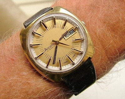 1960s Mens Vintage Swiss ACCURIST 21J Automatic Day Date Watch.GC. Runs. Read