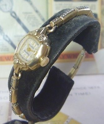 ADORABLE 1949 Bulova 21J Ladies EXCELLENCY Fancy Tear Drop Lugs 10K YGF RUNS !!